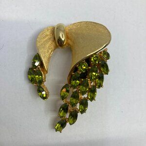 Vtg BSK brushed gold green peridot crystal rhinestone brooch